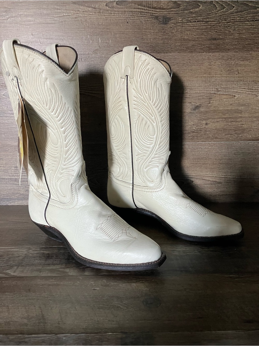 Ladies Abilene cream boots, size 6